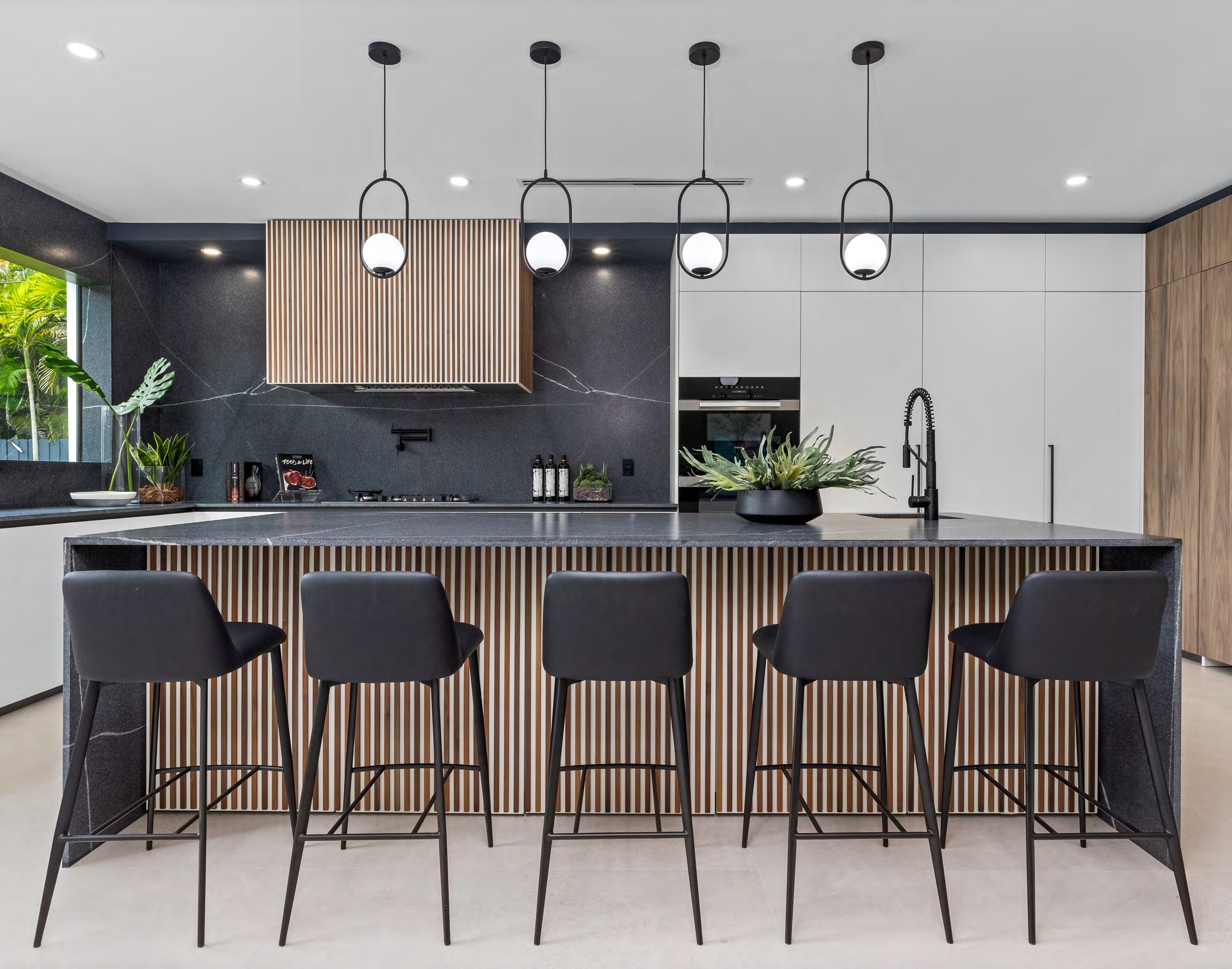 The finished Pinecrest VII kitchen