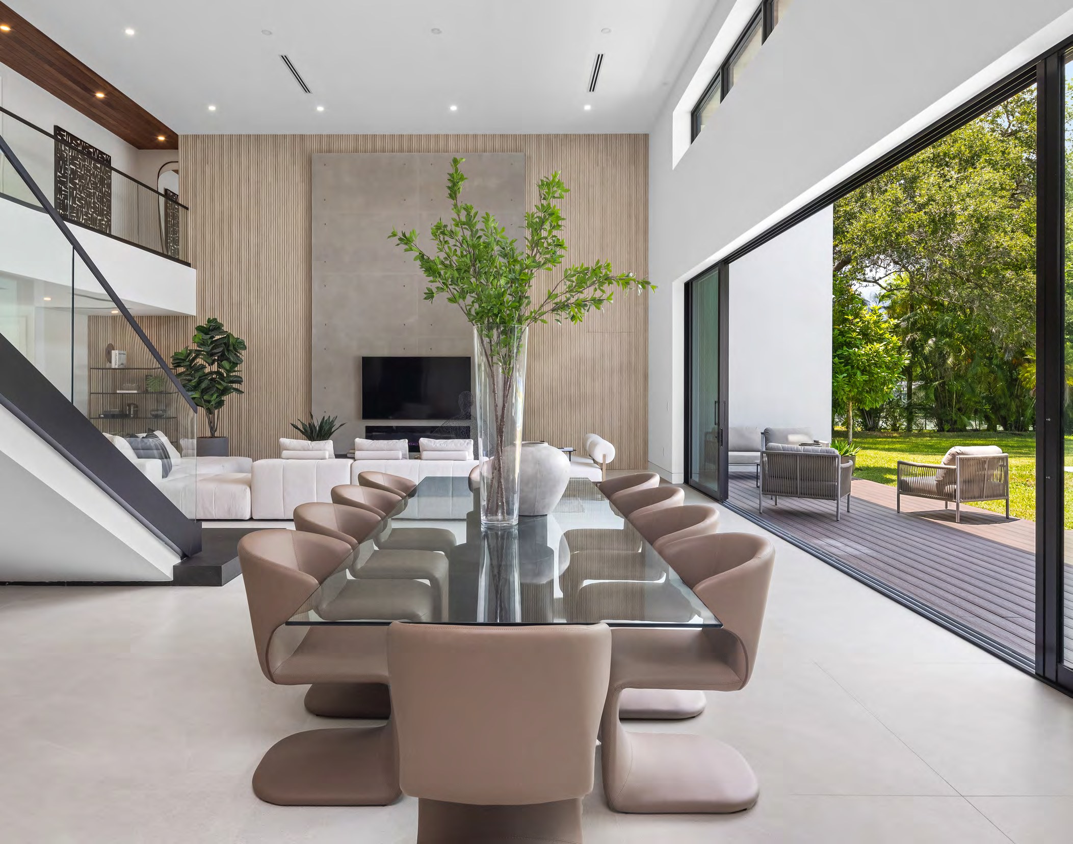 Pinecrest VII interior